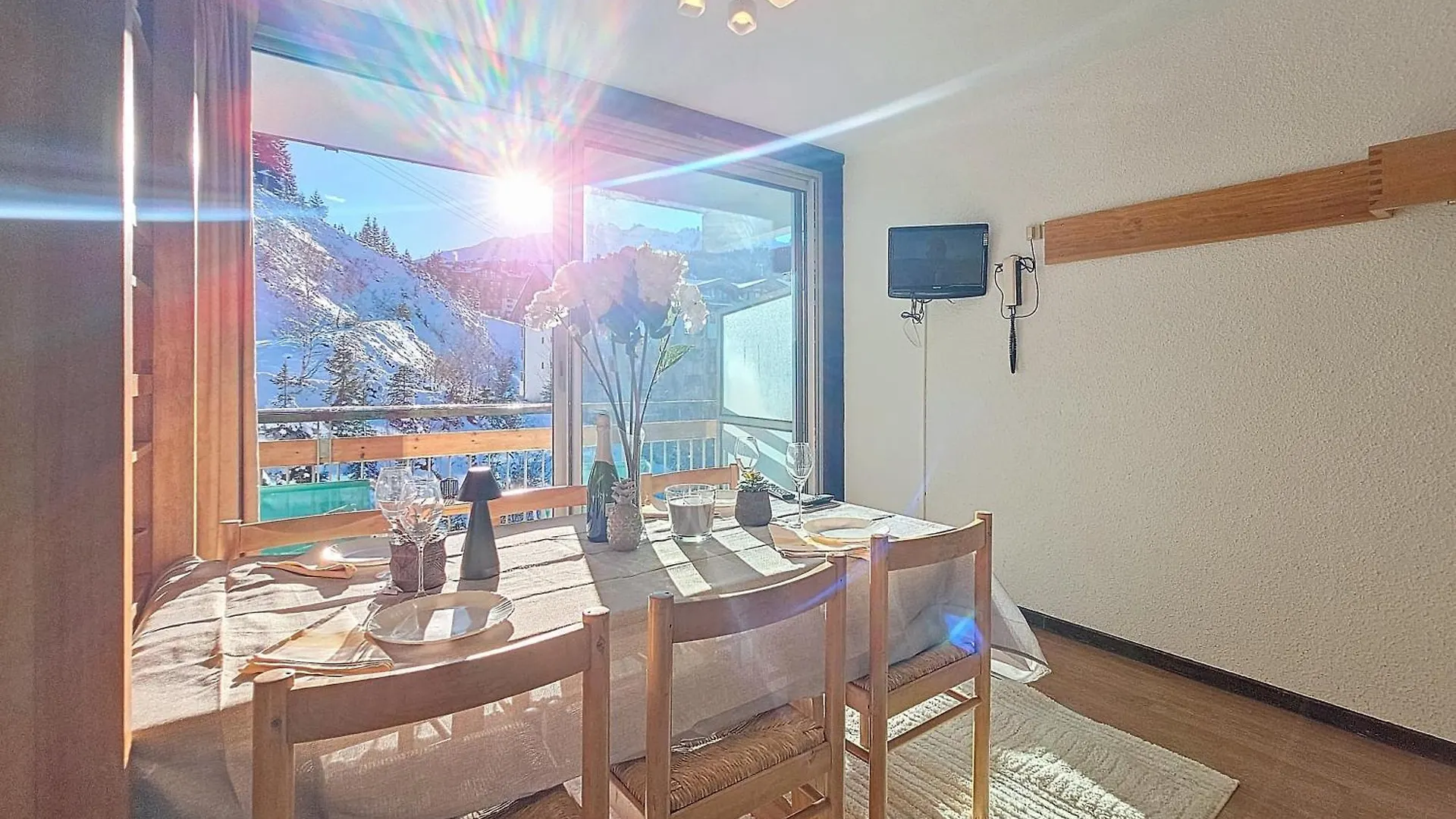 Ferienwohnung Courchevel 1650 Mountain View - Snow Front 2S01 Apartment